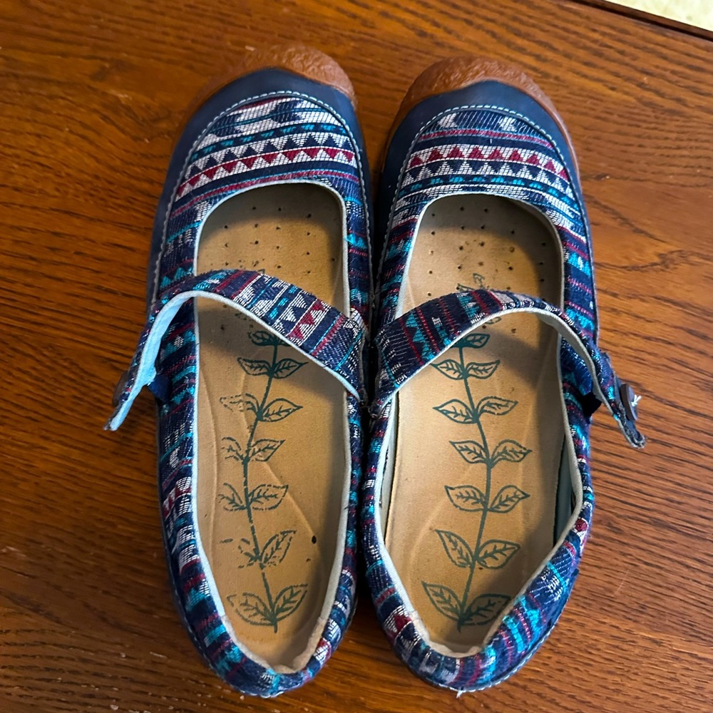 KEEN Blue Aztec Harvest Mary Jane shoe. US women’s size 9.